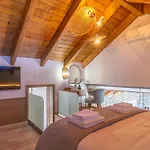 Rhode Luxury Vilă