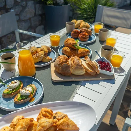 Rhode Luxury Villa *